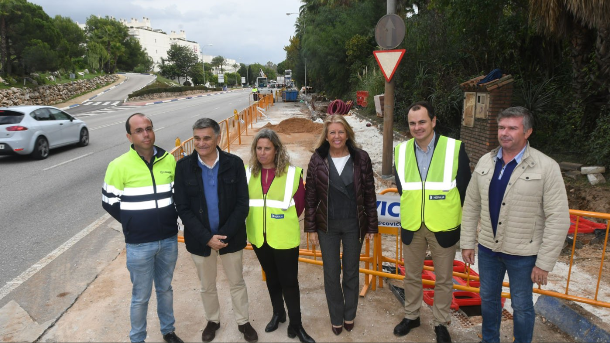 Grupo de profesionales en una obra vial de una empresa de construcción en Málaga y la Costa del Sol